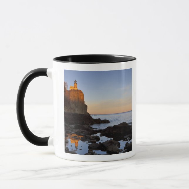 Split Rock Lighthouse vid solnedgång nära Two Mugg (Vänster)