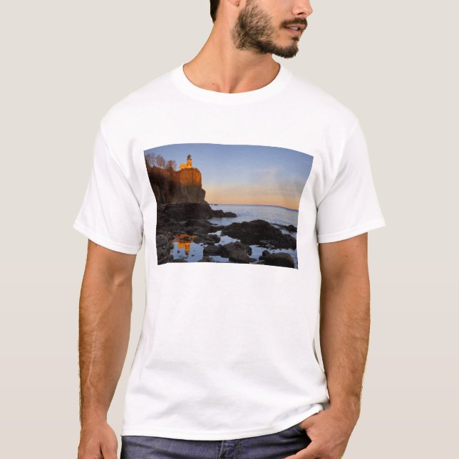 Split Rock Lighthouse vid solnedgång nära Two T Shirt (Framsida)