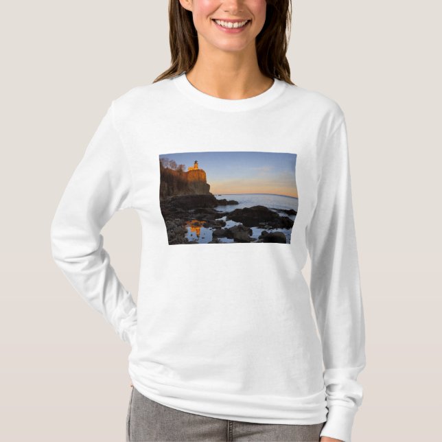 Split Rock Lighthouse vid solnedgång nära Two Tee Shirt (Framsida)