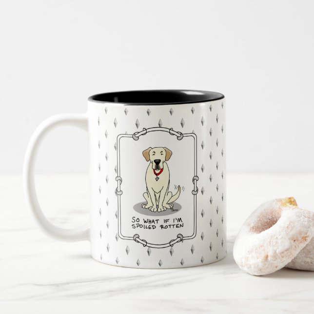 Spoiled Rotten Gul lab Labrador Retriever Funny Två-Tonad Mugg (Med munk)