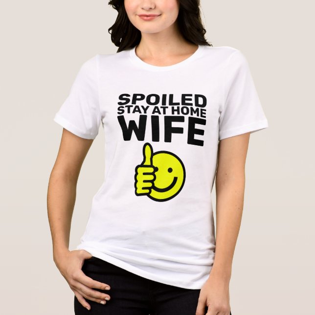 SPOILED STAY AT HOME WIFE T-SHIRTS (Framsida)