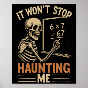 Spökad Av 67 Skelett Matematiklärare Student Hallo Poster