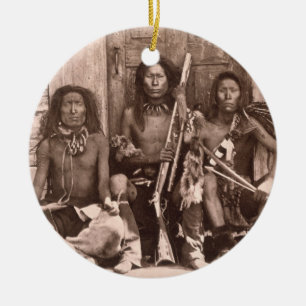 Spokane indier, 1861 (b-/wfotoet) julgransprydnad keramik