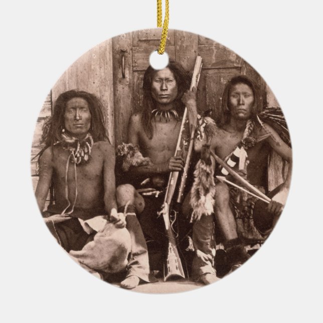 Spokane indier, 1861 (b-/wfotoet) julgransprydnad keramik (Framsidan)