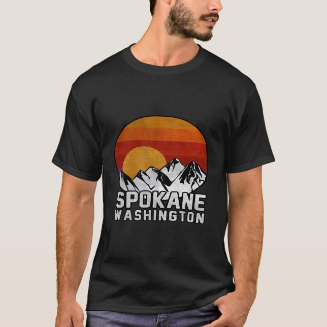Spokane Washington Retro Mountain Sunset Design T Shirt (Framsida)