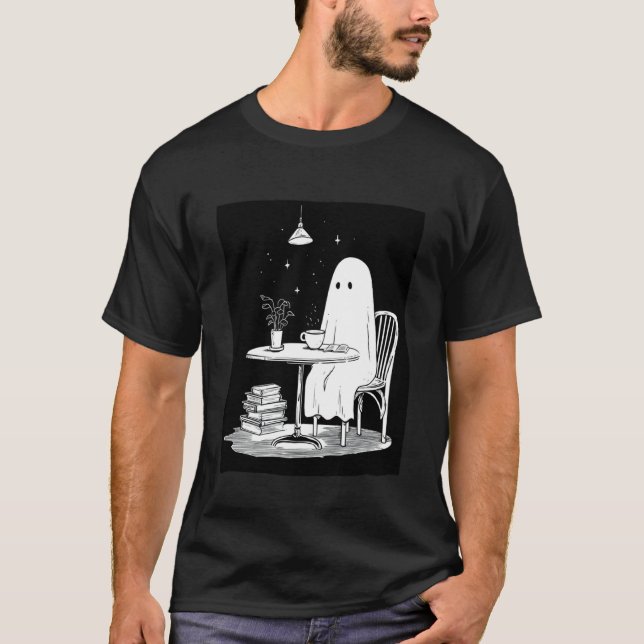 Spöke dricker te och läser en bok t shirt (Framsida)