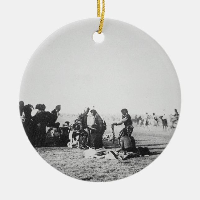 Spökedansen, South Dakota, 1890 (b-/wfotoet) Julgransprydnad Keramik (Framsidan)