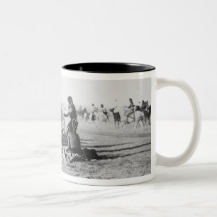 Spökedansen, South Dakota, 1890 (b-/wfotoet) Två-Tonad Mugg