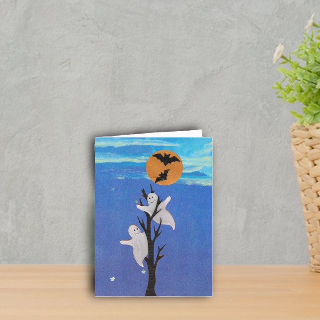 Spöken i ett Halloween-kort för träd Kort (Two cute ghosts in tree orange moon with bats blue night sky stars on Halloween notecard.)
