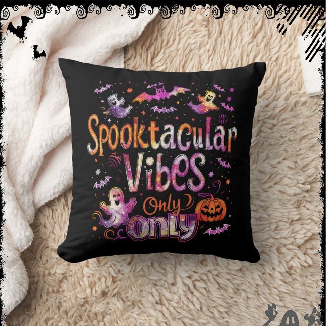 Spooktacular Vibes Only | ExDesigner | Halloween Kudde (Skapare uppladdad)