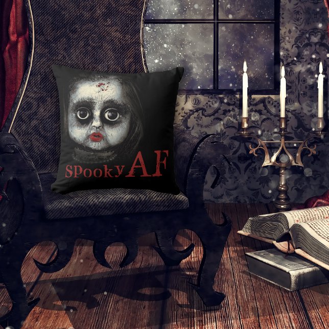 Spooky AF Creepy Goth Doll Ansikte Halloween Kudde (A fun accent for your Halloween party decor.)
