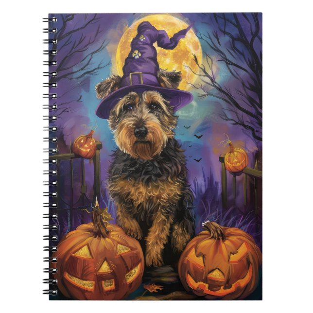 Spooky Airedale Halloween Witch och Pumpkin Anteckningsbok (Framsidan)