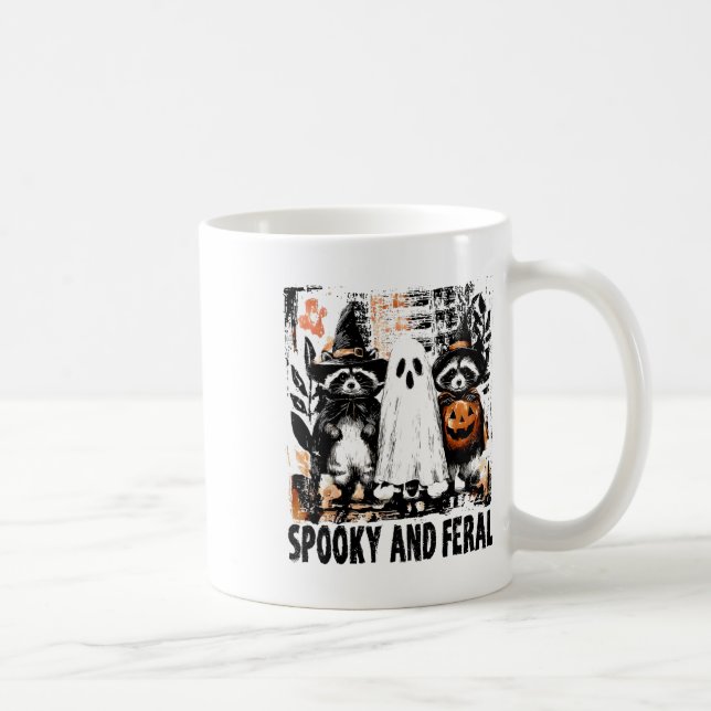 Spooky and Feral Halloween Cute Ghost Raccoon Tric Kaffemugg (Höger)