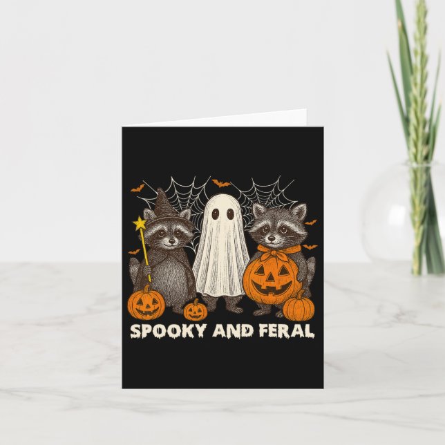 Spooky and Feral Halloween Cute Ghost Raccoon Tric Kort (Framsida)