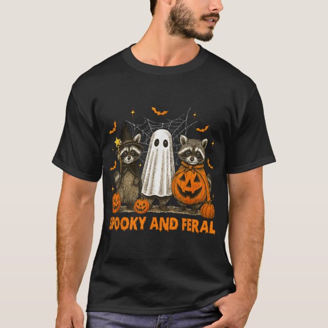 Spooky and Feral Halloween Ghost Raccoon Trick T Shirt (Framsida)