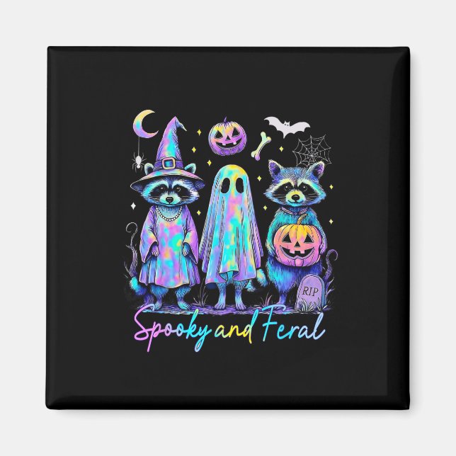 Spooky and Feral Halloween Raccoon Witch Ghost Jac Magnet (Framsidan)