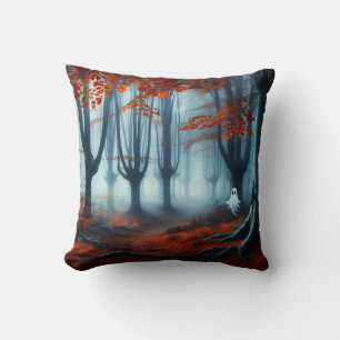 Spooky Autumn skogen med ett spöke Kudde