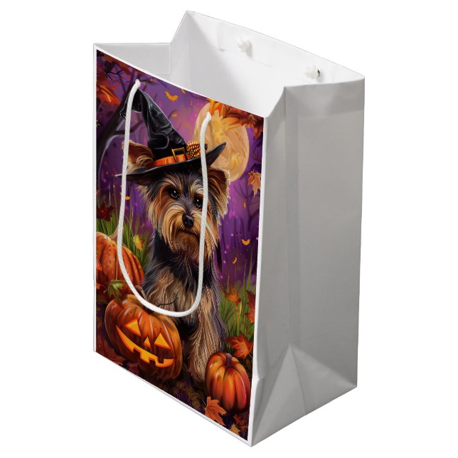 Spooky Biewer Terrier Halloween Witch och Pumpkin (Framsidan Vinklad)