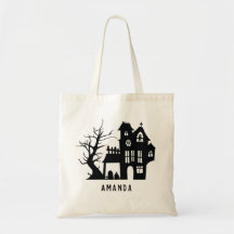 Spooky Black hemsökt hus. Halloween-barn behandlas