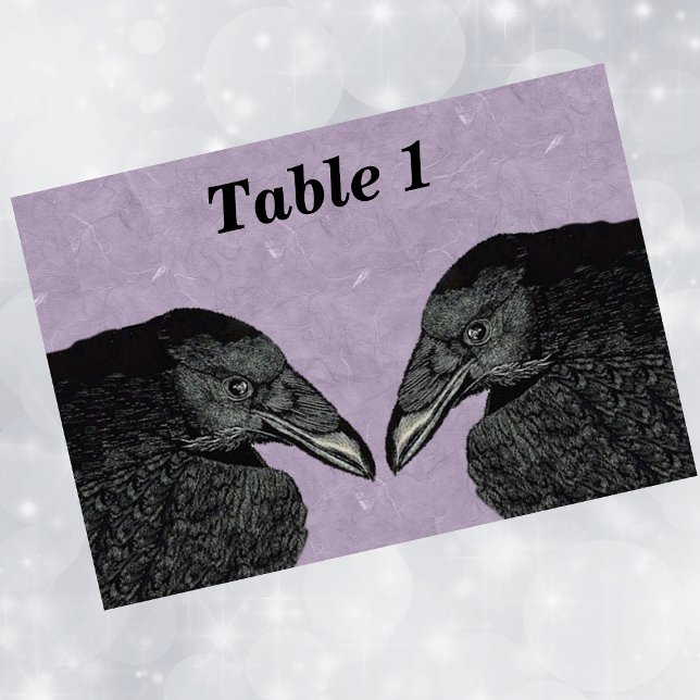 Spooky Black Kråka Raven Ansikte Bordsnummer (Heads of two black mysterious crows on marbled purple event table cards.)