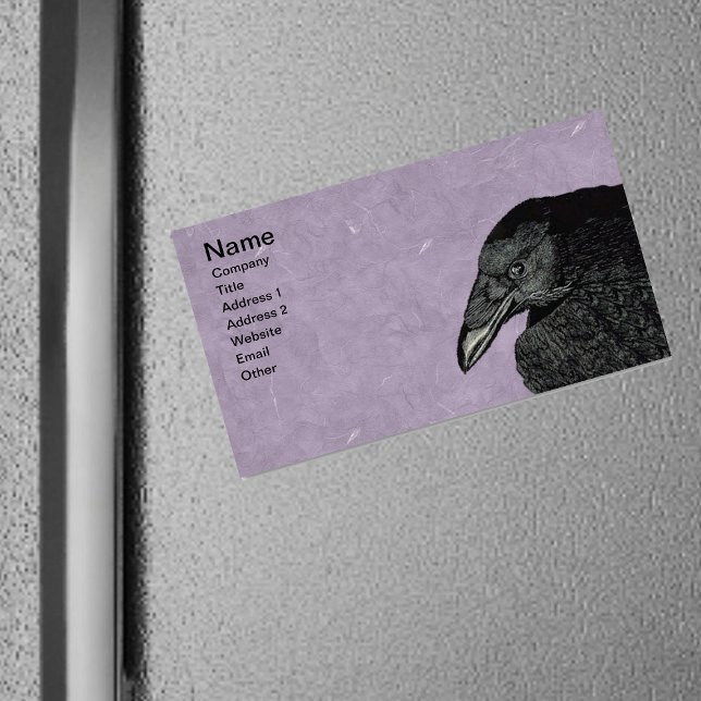 Spooky Black Kråka Raven Ansikte Magnetiska Visitkort (black crow head face on marbled purple magnetic business card.)