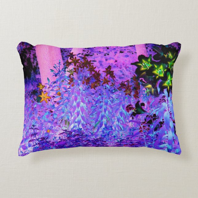 Spooky Black och Crimson Lily Garden Ligcape Prydnadskudde (Framsidan)