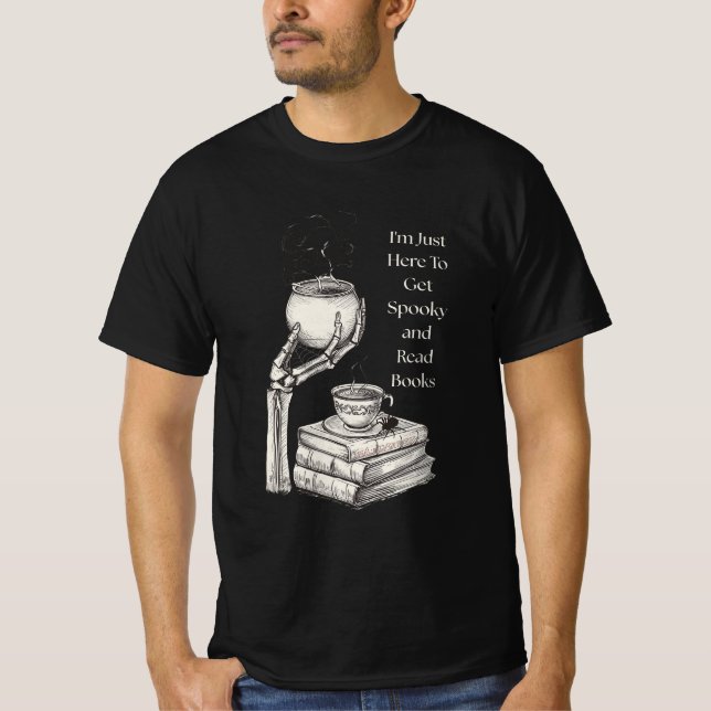 Spooky & Books: Witchy Skeleton Hand Cauldron T Shirt (Framsida)