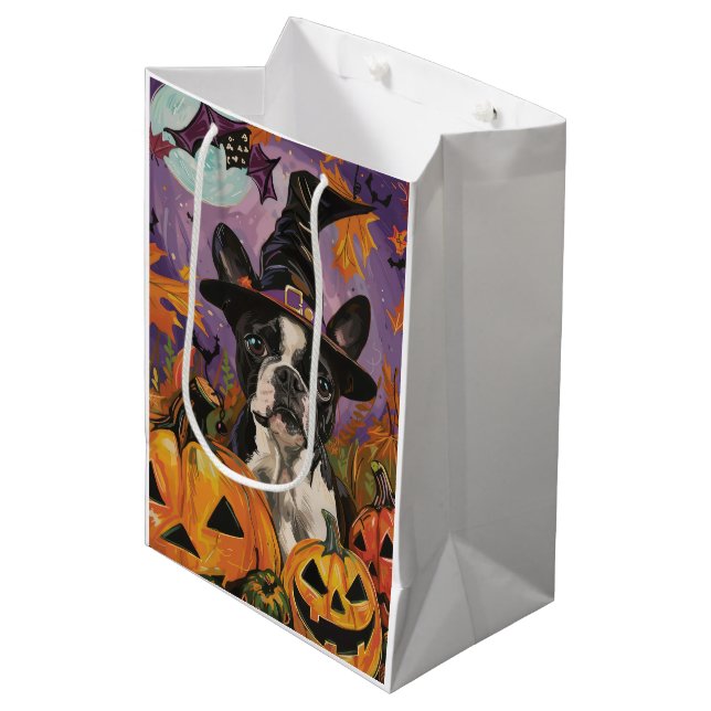 Spooky Boston Terrier Halloween Witch och Pumpkin (Framsidan Vinklad)