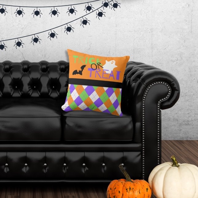Spooky Bus eller godis Argyle Dekorativ kudde (Skapare uppladdad)