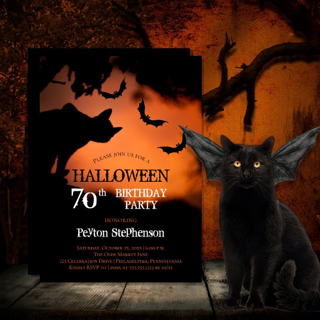 Spooky Cat | Fladdermöss Halloween 70:e Födelsedag Inbjudningar (Spooky black cat and bats against an orange sky Halloween 70th Birthday Party Invitation)