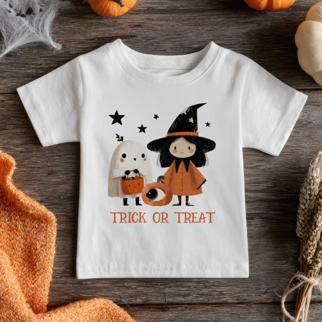 Spooky Cute Witch och Ghost Bus eller godis Hallow T Shirt (Skapare uppladdad)