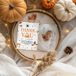 Spooky En födelsedag Photo Tack Inbjudningar<br><div class="desc">Skicka en söt och skämtsam tacksamhet med det här fotokortet på en födelsedag. Med vattenfärgspumpor, spöken, kaminer och utrymme för ditt barns foto är det här kortet en perfekt för att fira din lilla första boo-dag i stil. Ett festligt sätt att tacka vänner och familj för gåvor, party roligt och...</div>