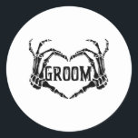 Spooky Groom Skeleton Händer Förlovning Bröllop Ha Runt Klistermärke<br><div class="desc">Spooky Groom Skeleton Händer Förlovning Bröllop Halloween</div>