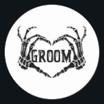 Spooky Groom Skeleton Händer Förlovning Bröllop Ha Runt Klistermärke<br><div class="desc">Spooky Groom Skeleton Händer Förlovning Bröllop Halloween</div>