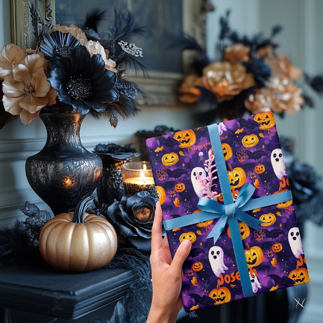 Spooky Halloween Gift Wrap med Personlig Namn Presentpapper (Skapare uppladdad)