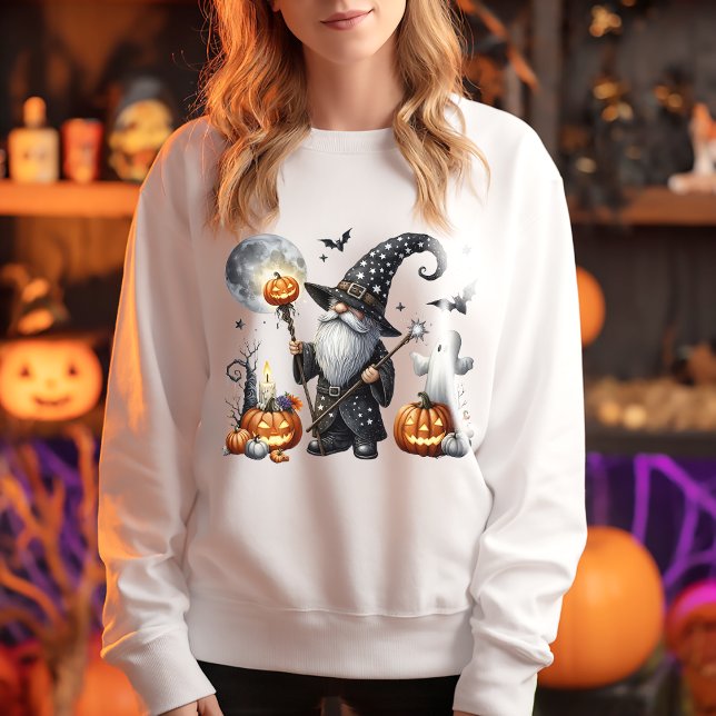 Spooky Halloween Gnome med personal T Shirt (Skapare uppladdad)