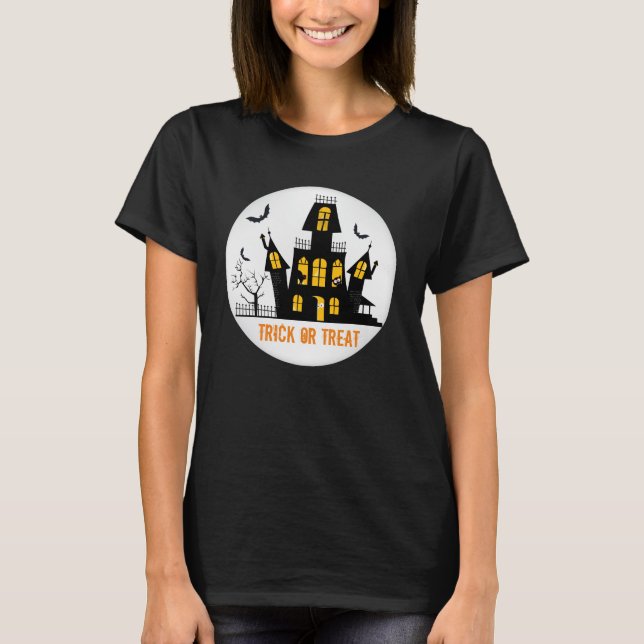 Spooky Halloween Haunted House Bus eller godis T Shirt (Framsida)