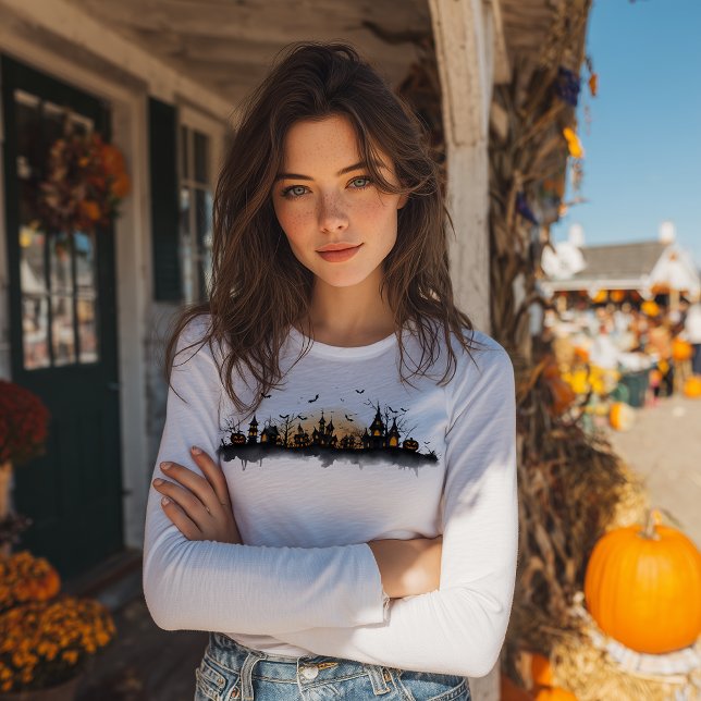 Spooky Halloween Haunted Village T Shirt (Skapare uppladdad)