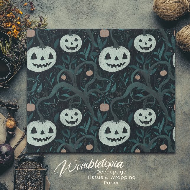 Spooky Halloween Jack-O'-Lanterns in Forest Presentpapper (Skapare uppladdad)