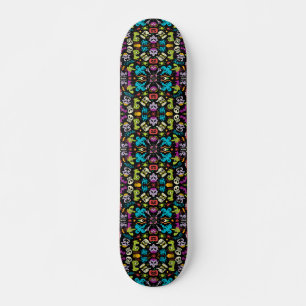 Spooky Halloween-varelser i coola mönster Mini Skateboard Bräda 18,5 Cm
