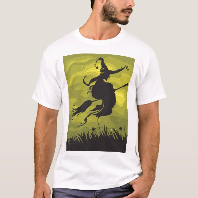 Spooky Halloween Witch Flying on Broomstick T Shirt (Framsida)