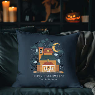 Spooky Haunted House Family Namn Rustic Halloween Kudde
