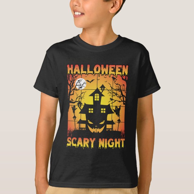 Spooky Haunted Pumpkin Halloween Graphic T Shirt (Framsida)