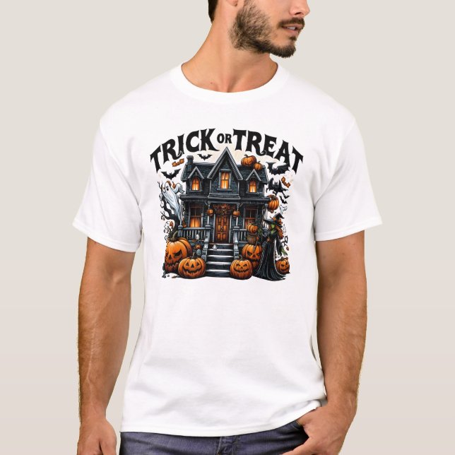 Spooky house med pumpor och spöken t shirt (Framsida)
