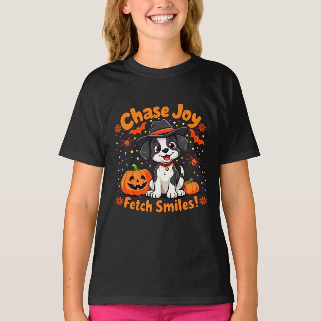 Spooky Hund Art: Fetch Halloween Joy & Smiles! T Shirt (Framsida)