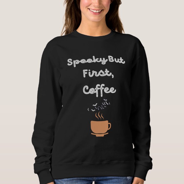 Spooky, men första kaffet Halloween T Shirt (Framsida)