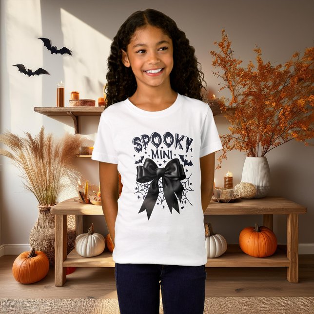 Spooky Mini Halloween (Black Bow Edition) T Shirt (Skapare uppladdad)