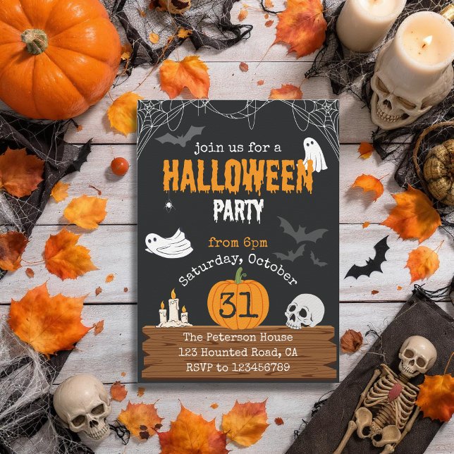 Spooky Mörk Spindelnät Spöken Fladdermus Halloween Inbjudningar (Spooky Halloween party invitation with dark background, spider webs, ghosts, bats, and pumpkins)