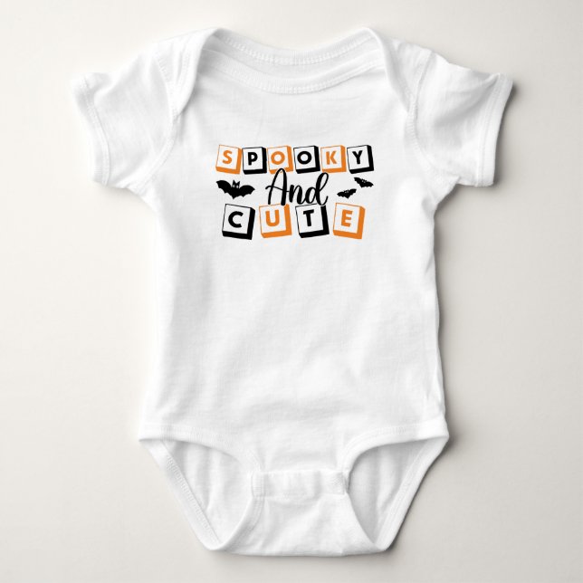 Spooky och söt baby blockerar typografi halloween t shirt (Framsida)