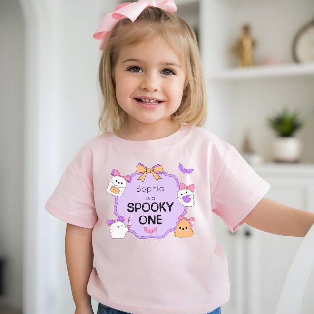 Spooky One Ghost Halloween Birthday T Shirt (Skapare uppladdad)